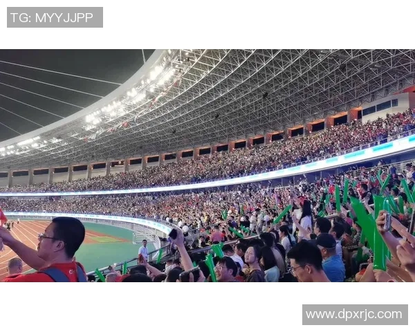 杭州足球队状态变革引发热议球迷期待新赛季的辉煌表现与挑战 杭州足球队状态变革引发热议球迷期待新赛季的辉煌表现与挑战