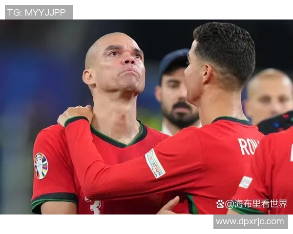 欧洲足球明星退役仪式盛大举行球迷共庆传奇生涯落幕时刻 欧洲足球明星退役仪式盛大举行球迷共庆传奇生涯落幕时刻