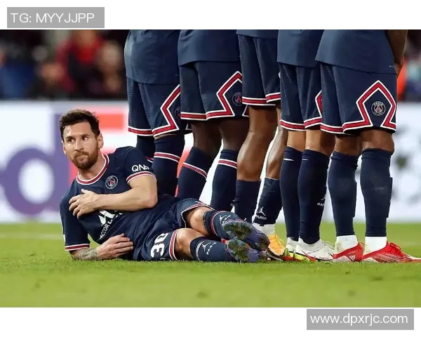 足球明星亲和力如何影响球迷关系与品牌形象的塑造 足球明星亲和力如何影响球迷关系与品牌形象的塑造