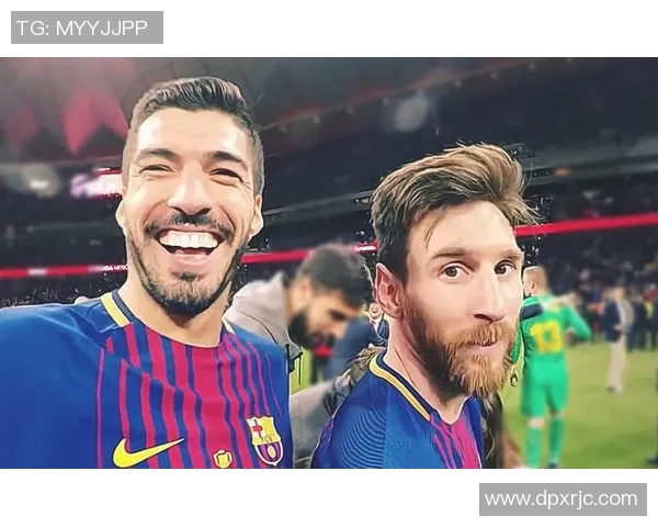 足球明星沙雕艺术创作展现球场魅力与创意的完美结合 足球明星沙雕艺术创作展现球场魅力与创意的完美结合