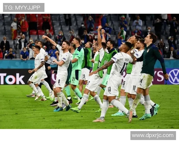 颠覆意大利足球明星的传奇人生与荣耀之路探索 颠覆意大利足球明星的传奇人生与荣耀之路探索